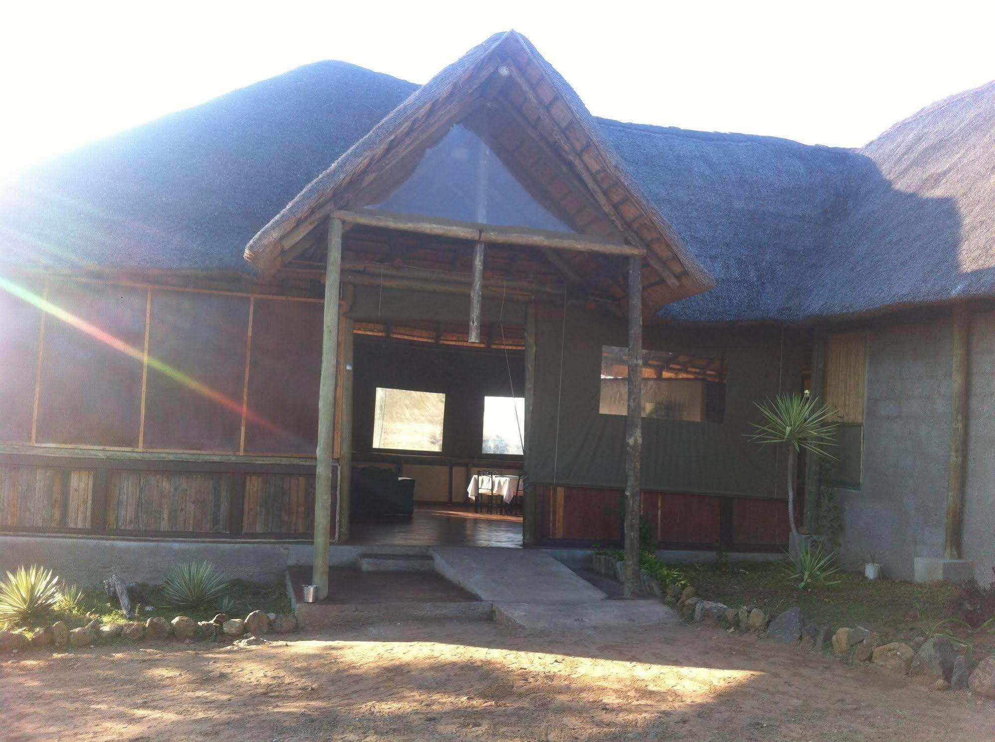 Lion Roars Lodge Lesoma 외부 사진